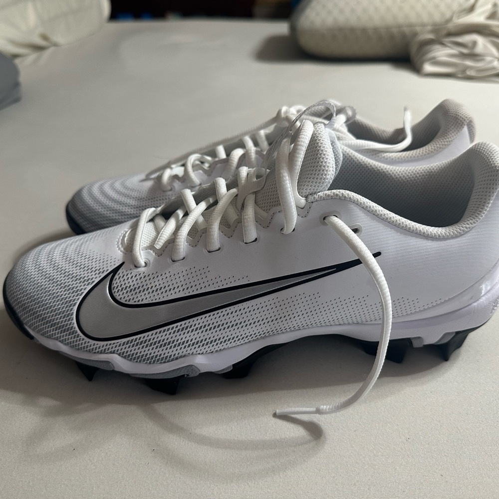 Nike White and Black Men’s Athletic football Cleats with Swoosh
